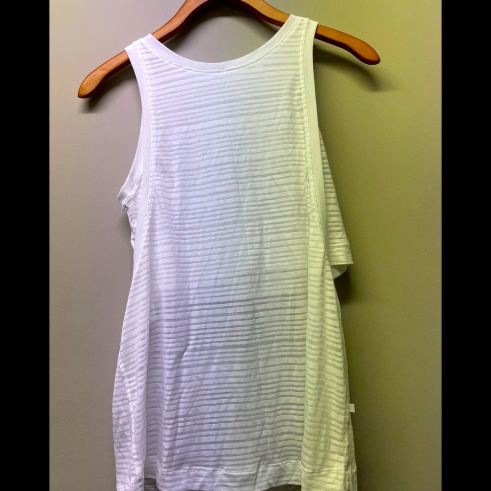 Lulu clear and present tank NWOT